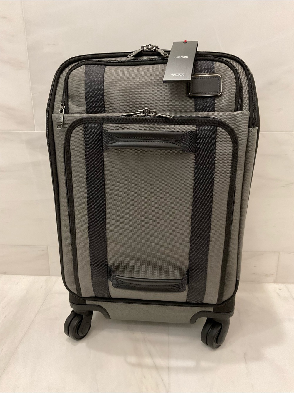 NEW Tumi MERGE 22” INTERNATIONAL Front Lid 4 Wheel Packing Suit Case ALLOY GRAY